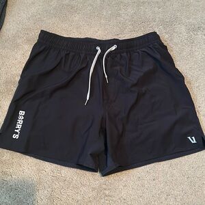 Barry’s Vuori short